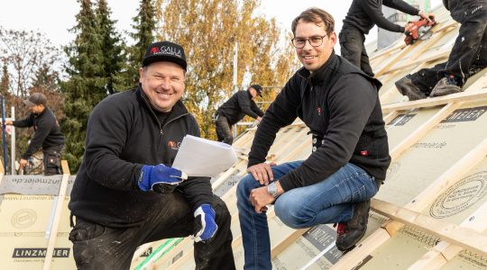 Foto von dem Vorarbeiter und dem Meister der Dachdeckerei Galla